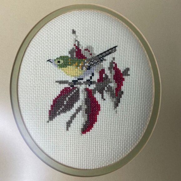 Vintage Handmade Needlepoint Embroidered Picture Matted Framed Bird u 11 x 12.5 - Picture 2 of 5